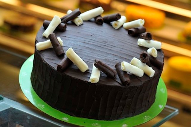 Leona’s Choco Surprise Cake